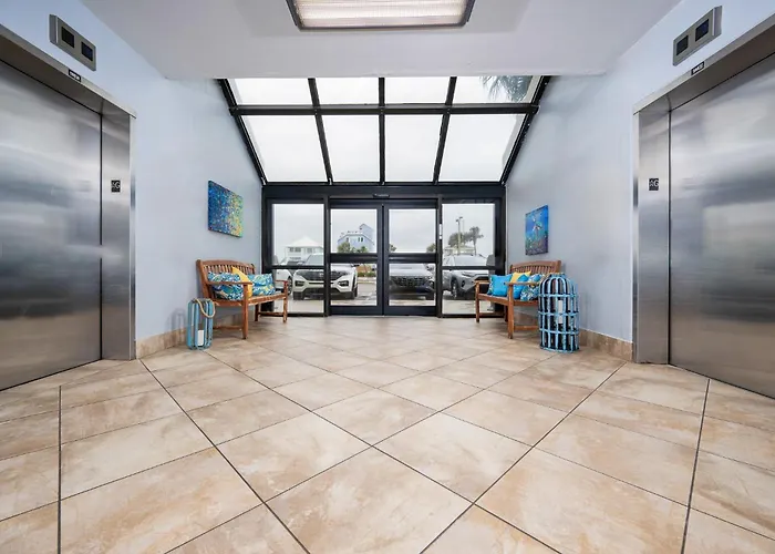 Apartment Island Winds East 211